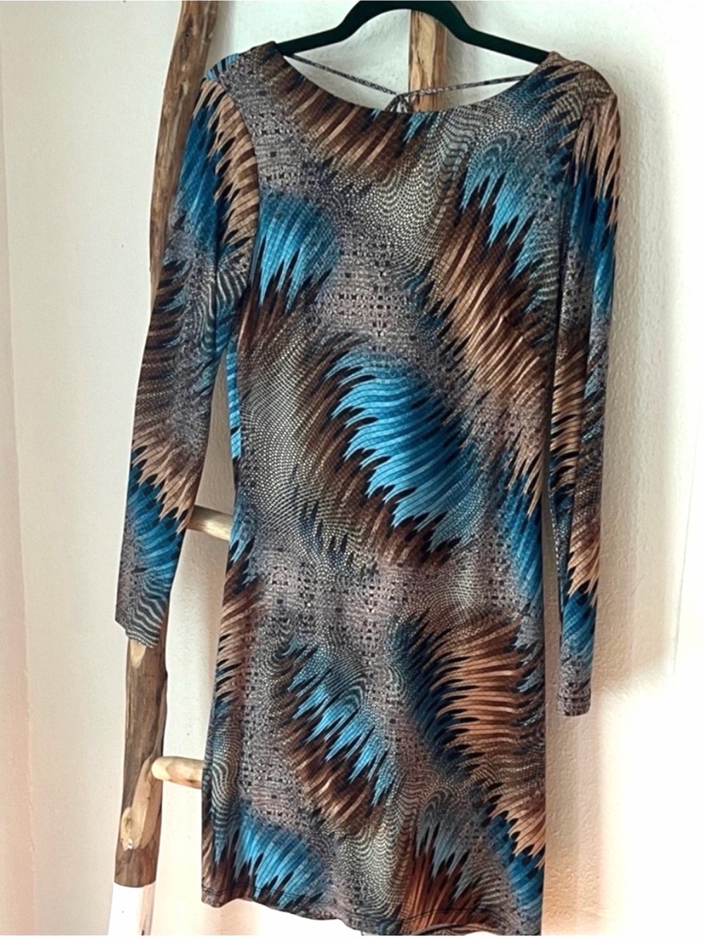 Mesmerize Long Sleeve Brown Blue Feather Print Jersey Knit Low Back Dress Small